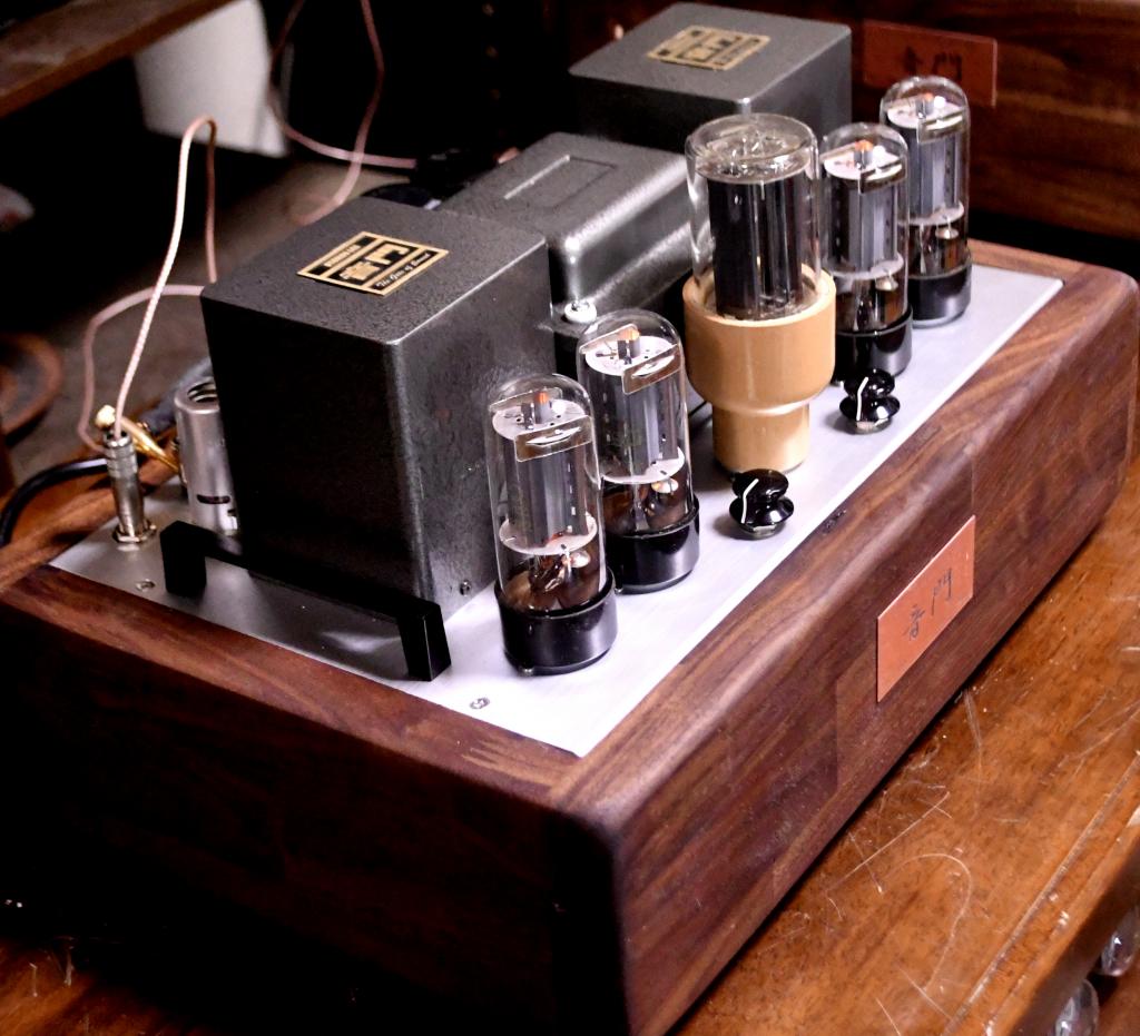 Special order made 6L6 PP tube amp with deluxe Walnut wooden case