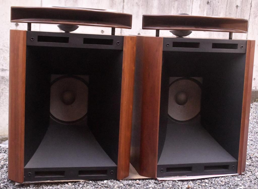 Pair Exclusive/TAD 2301 horn speaker system