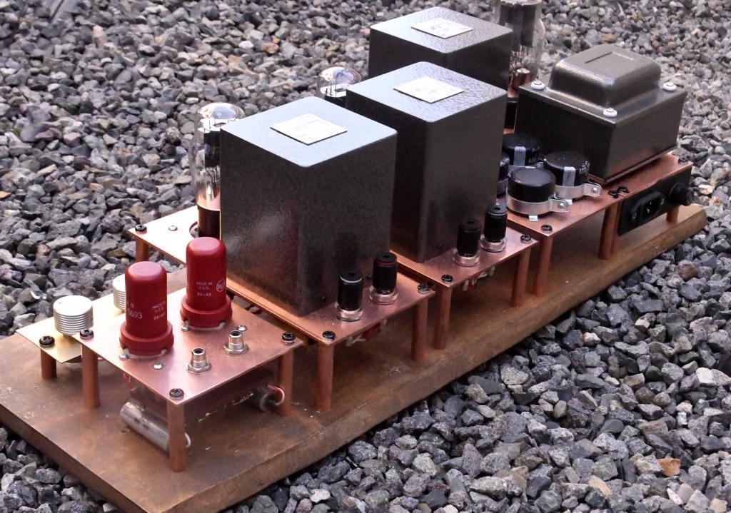 45' SE stereo tube amplifier on wooden board