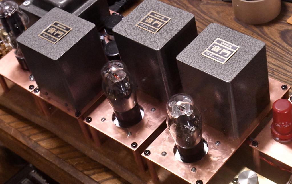 45' SE stereo tube amplifier on wooden board