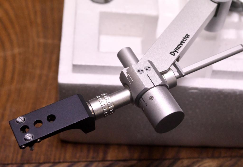 Dynavector DV-507 tonearm with original box, cable, template, headshell
