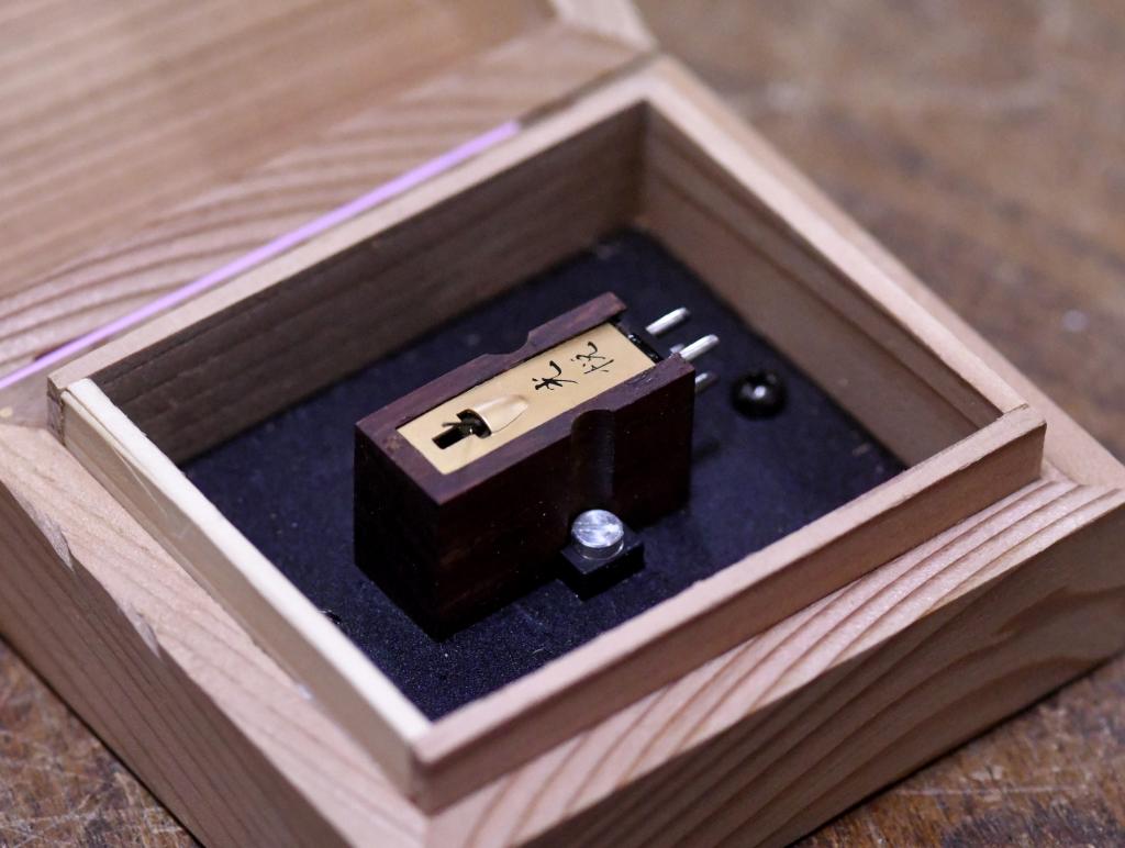 Early Koetsu Rosewood Signature cartridge * 20 hours of using * Perfect condition