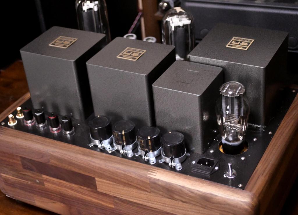  211 SE tube amplifier input volt 100V-240V, output 18W power