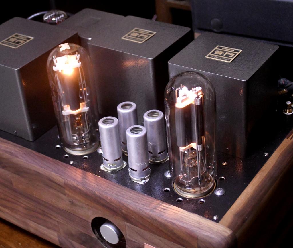  211 SE tube amplifier input volt 100V-240V, output 18W power
