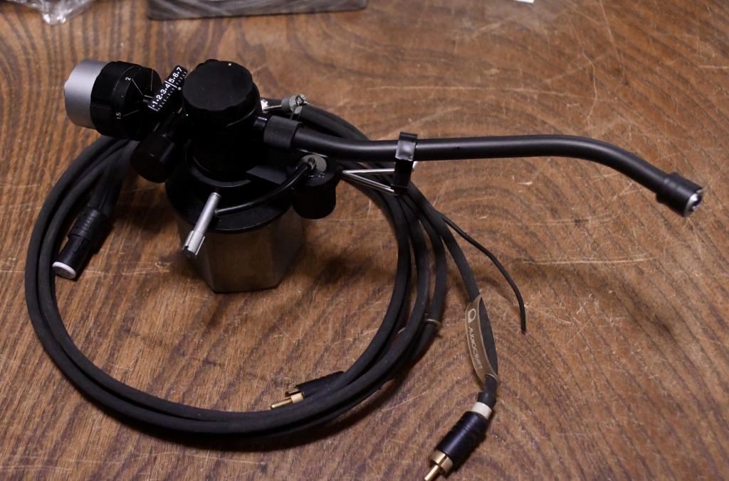 Audio Craft AC-3000MC tonearm one pivot oil damped type