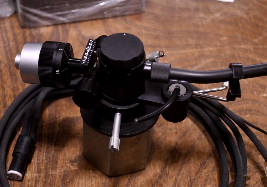 Audio Craft AC-3000MC tonearm one pivot oil damped type