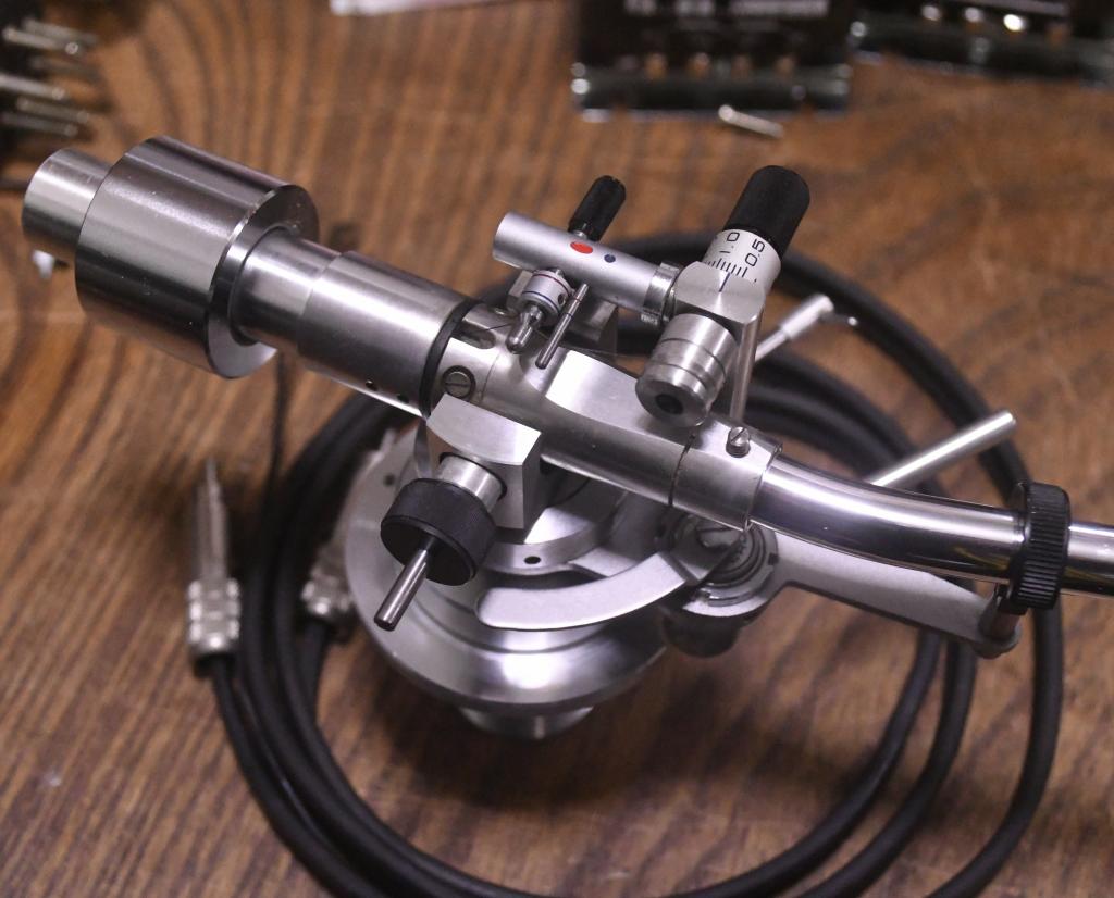 Micro seiki MA-505Mk2 dynamic balanced tonearm with cable