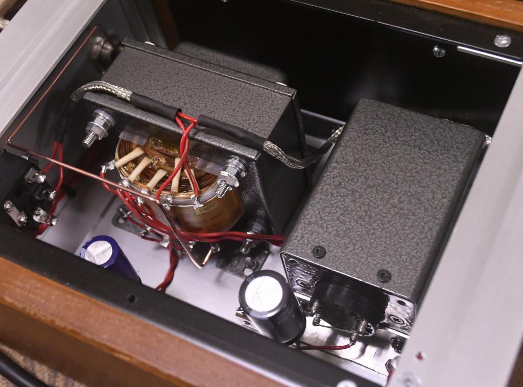 MM, MC phono preamp with seperated power supply