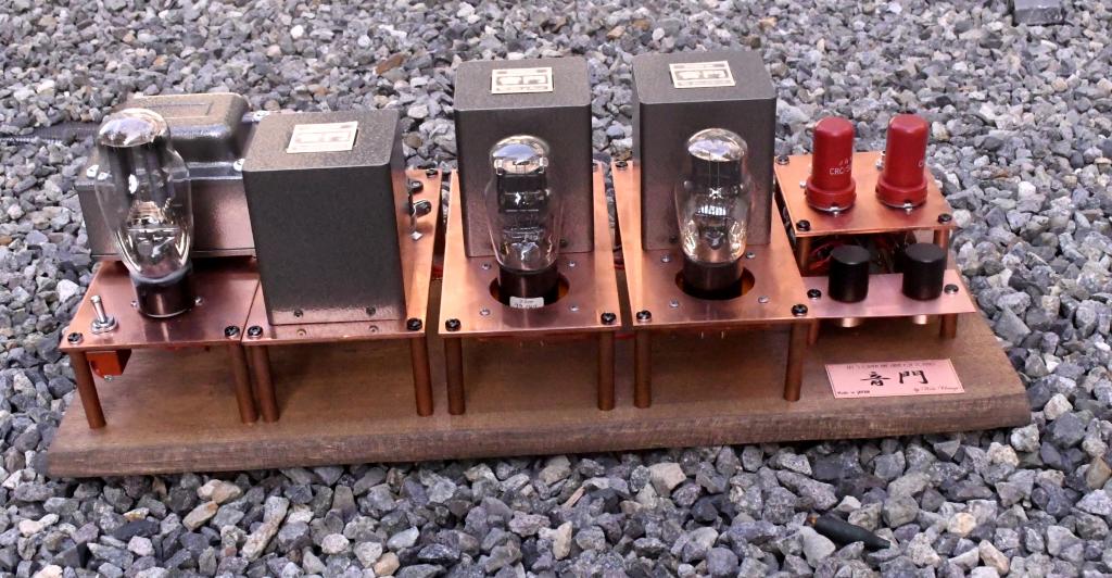 45' SE stereo tube amplifier on wooden board