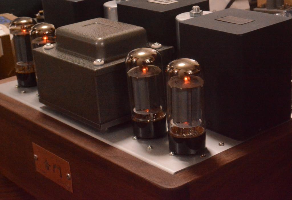 Special order made 6L6 PP tube amp with deluxe Walnut wooden case