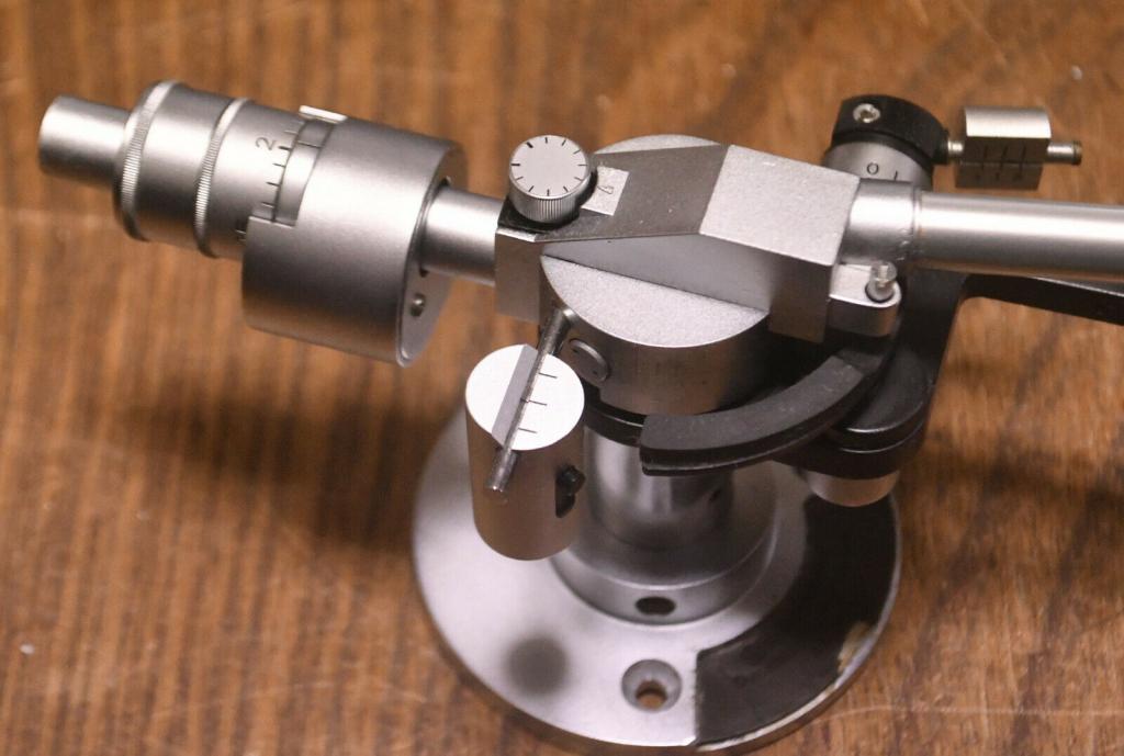 Audio Technica AT-1010 tonearm with original headshell and cable