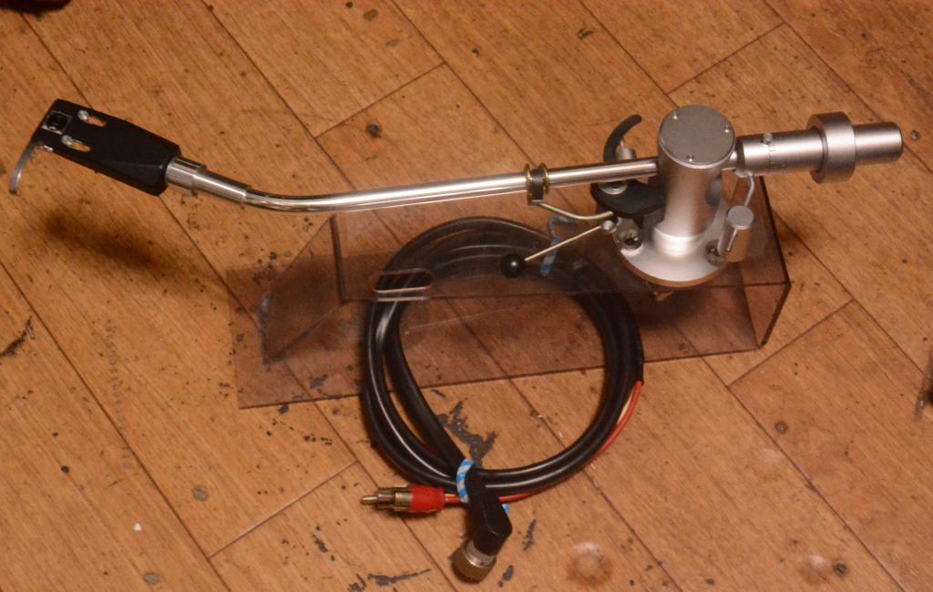 Fidelity Research FR-24MK2 tonearm with cable, headshell
