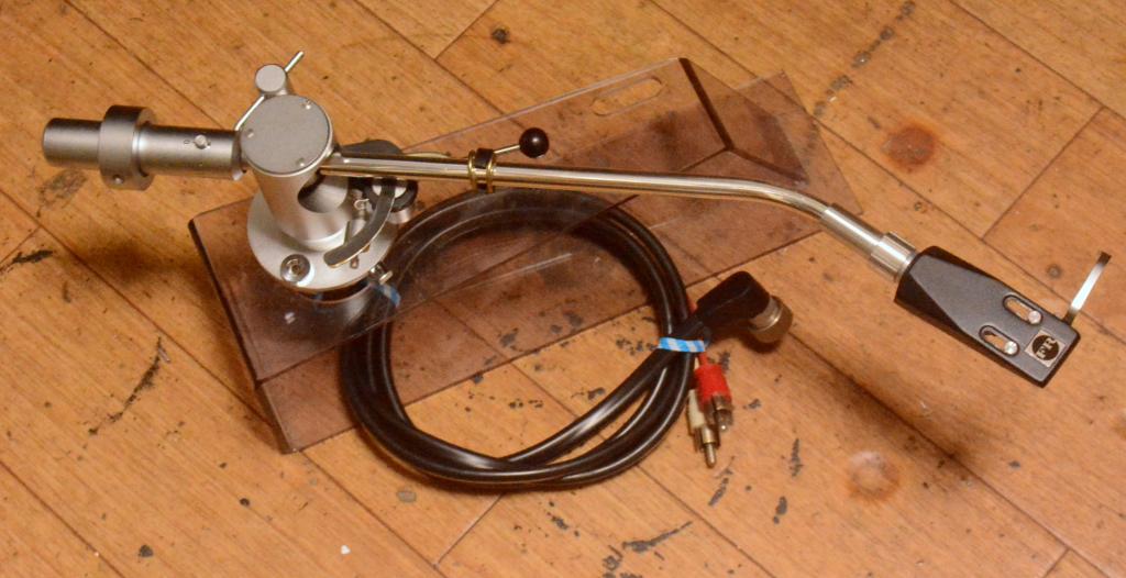 Fidelity Research FR-24MK2 tonearm with cable, headshell