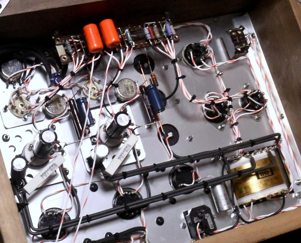 12AY7-71A tube pre-amplifier, voltage regulator 6SN7-6V6