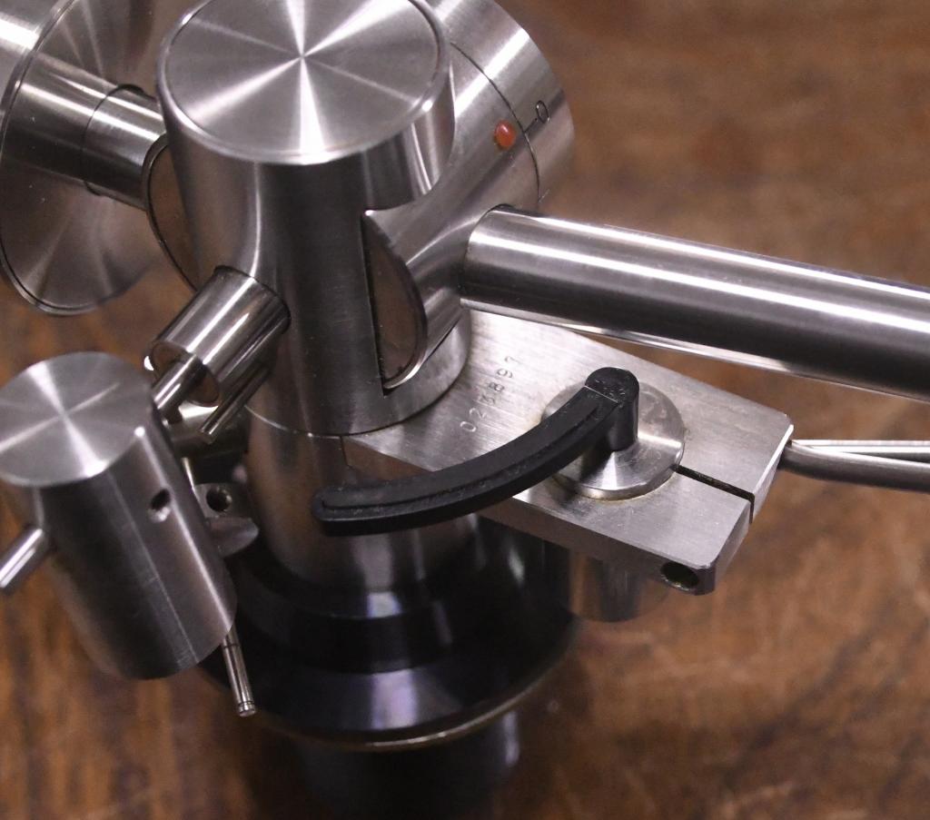 Fidelity Research FR-64S tonearm with pure silver inner wire