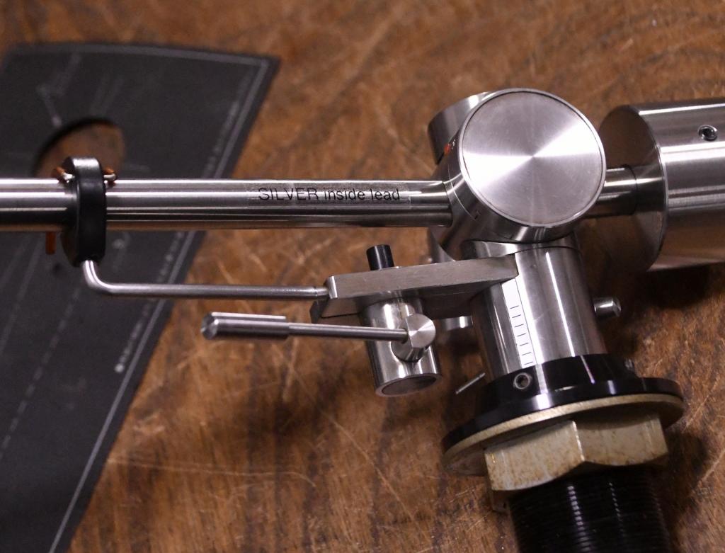 Fidelity Research FR-64S tonearm with pure silver inner wire