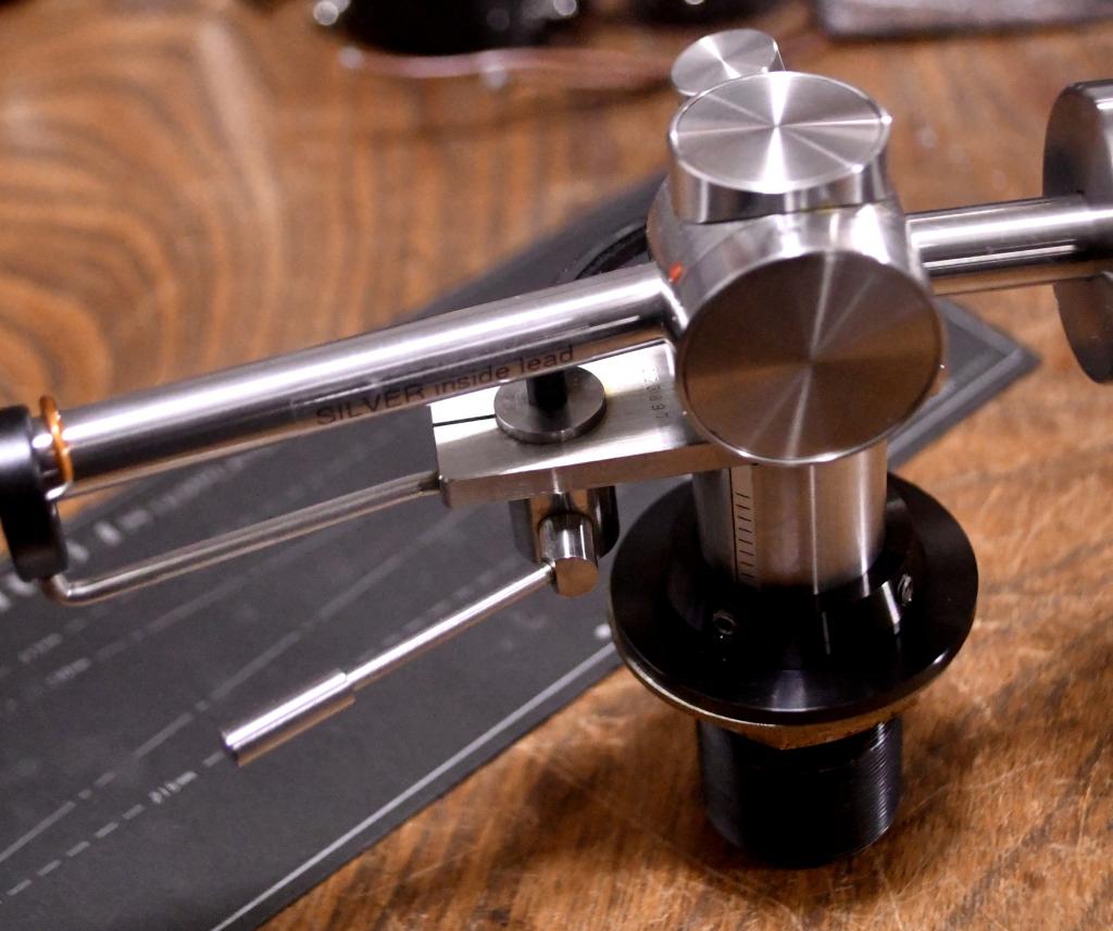 Fidelity Research FR-64S tonearm with pure silver inner wire