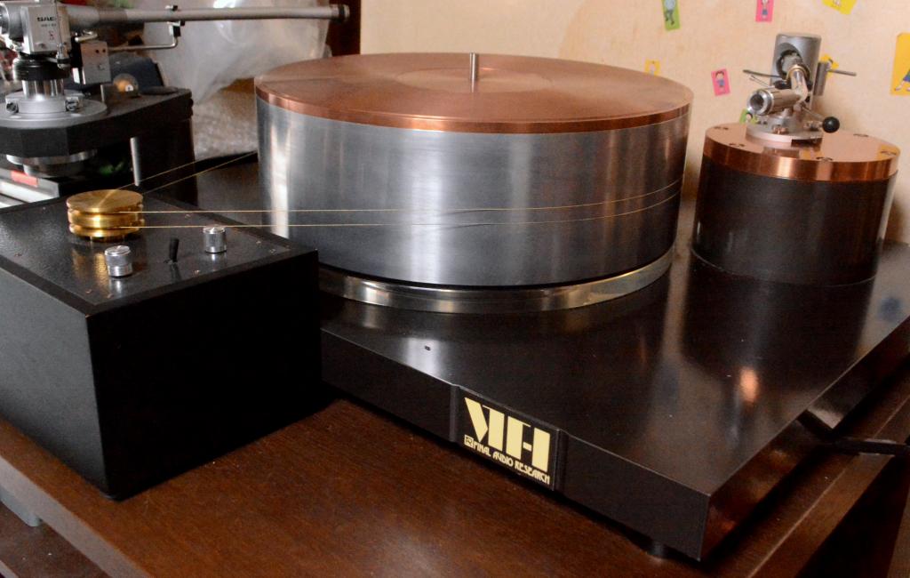 70s Final Audio Research VTT-1 Reference Limited turntable with VM-7 matt and motor