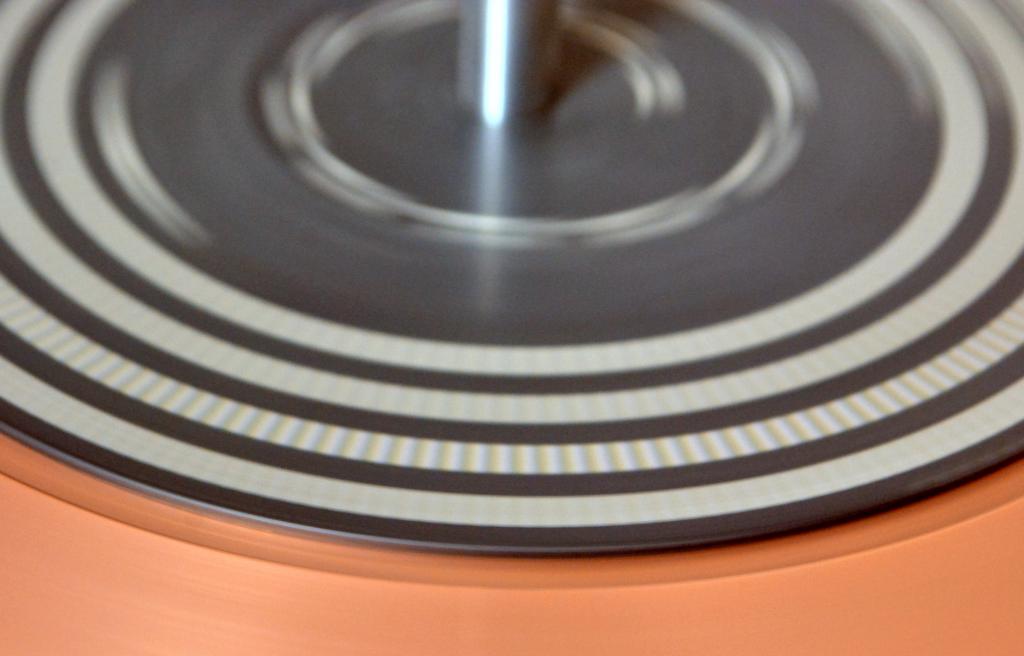 70s Final Audio Research VTT-1 Reference Limited turntable with VM-7 matt and motor