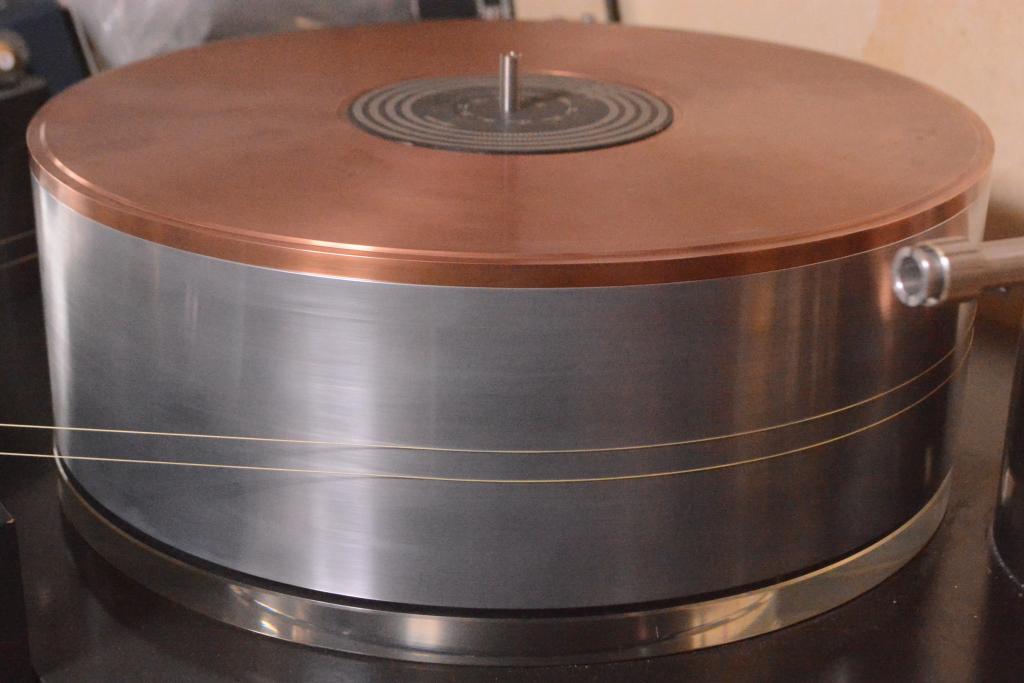 70s Final Audio Research VTT-1 Reference Limited turntable with VM-7 matt and motor