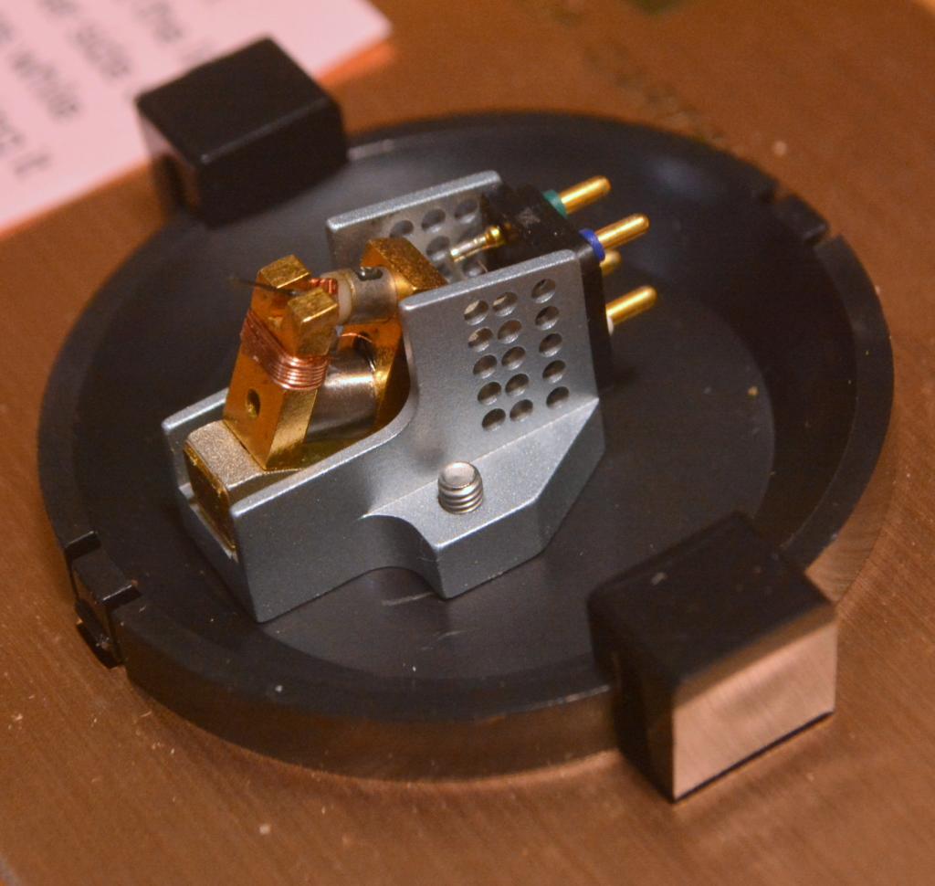 Dynavector DV-XX2 cartridge * 10hour used * Near mint condition
