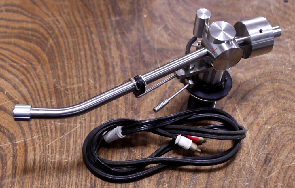 Fidelity Research FR-64S tonearm with tonearm cable