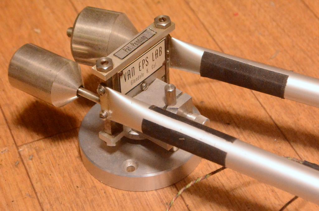 Van EPS Lab tonearm dual-compensating tonearm Angling for 90° - tangential pivot tonearms