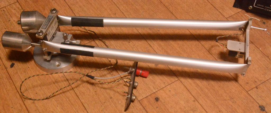 Van EPS Lab tonearm dual-compensating tonearm Angling for 90° - tangential pivot tonearms