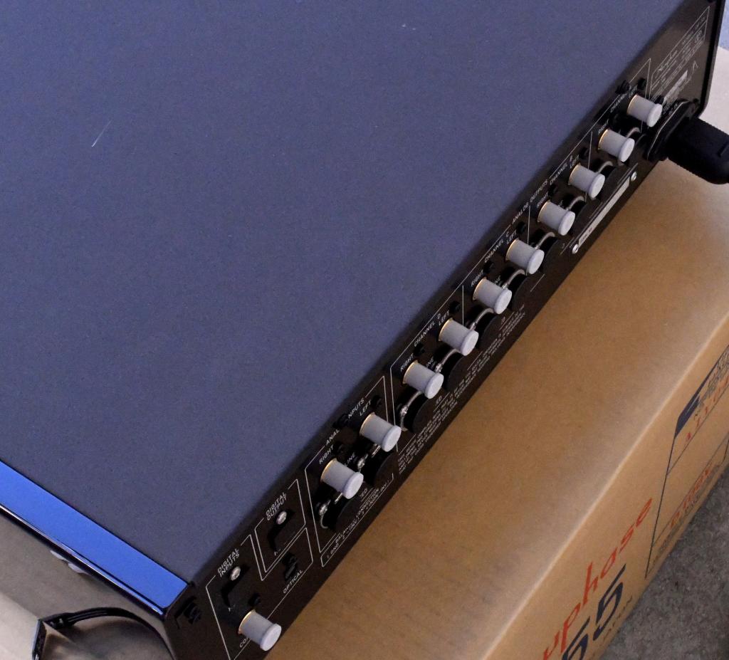 Accuphase DF-55 channel divider network for 2,3,4 ways with original box, manual