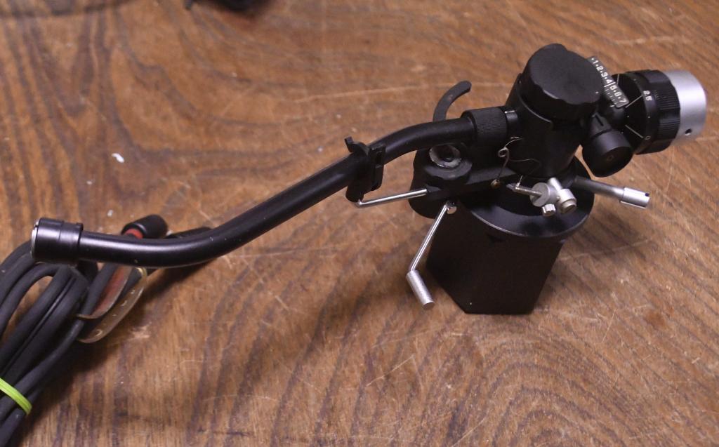 Audio Craft AC-3000MC tonearm one pivot oil damped type
