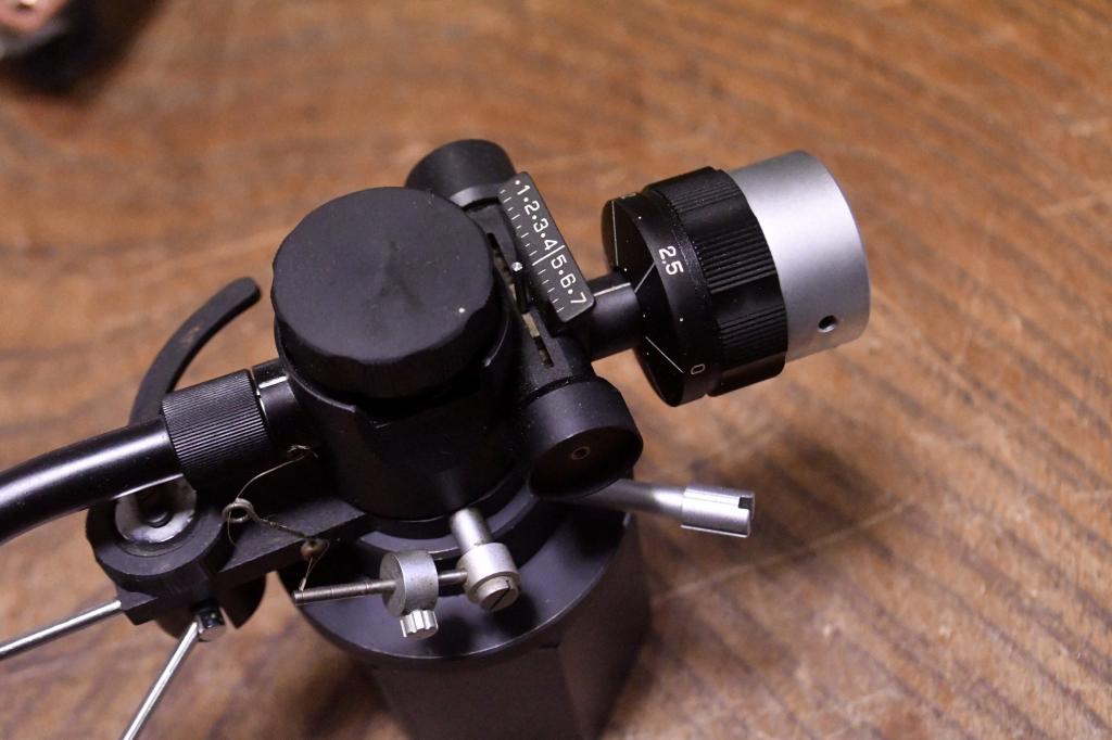 Audio Craft AC-3000MC tonearm one pivot oil damped type