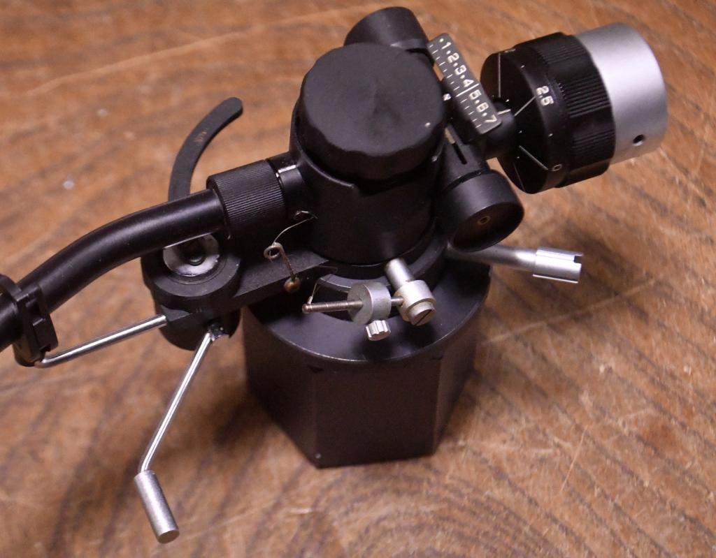 Audio Craft AC-3000MC tonearm one pivot oil damped type